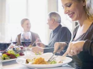 午飯前喝點(diǎn)湯有保健作用-怎么吃才健康?