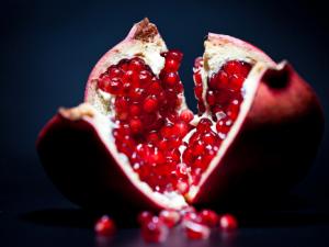 吃石榴的好處-石榴應(yīng)該怎么挑選?