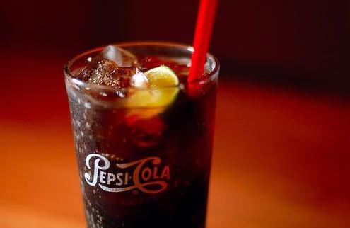 冰可樂能治感冒嗎 冰可樂怎么打開不噴