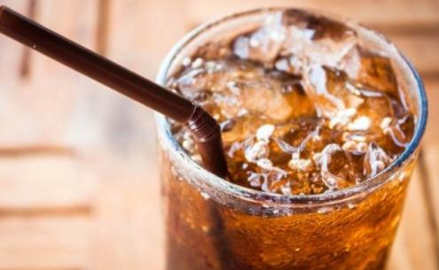 冰可樂能治感冒嗎 冰可樂怎么打開不噴