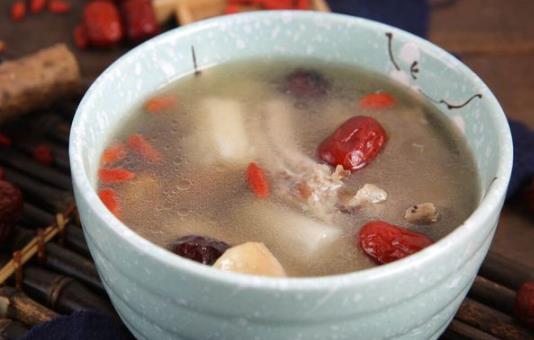 當(dāng)歸黃芪黨參燉雞湯會上火嗎 當(dāng)歸黃芪黨參燉雞湯男人可以喝嗎