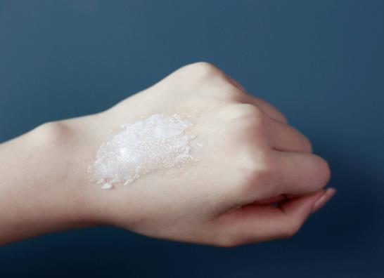 使用磨砂膏要注意什么?磨砂膏在什么時(shí)候使用最好?