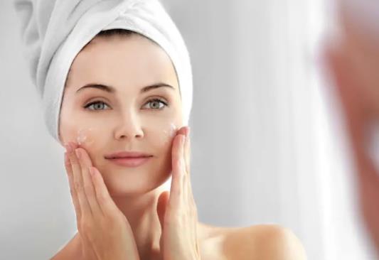 鹽酸米諾環素片吃了會變黑嗎?痘痘消不了摸起來里面是硬的是咋回事