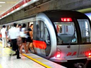 上班族如何安全乘地鐵?夏季坐車要掌握哪些要領(lǐng)