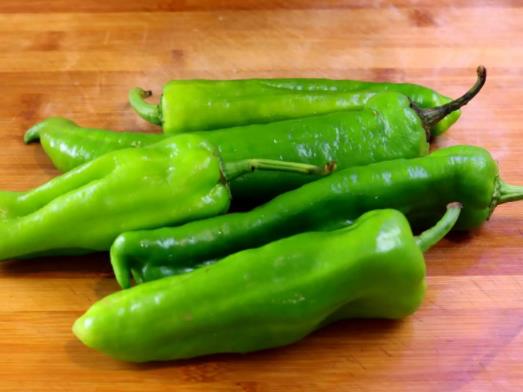 吃完辣椒喝水能減少對皮膚的刺激嗎?吃完辣椒喝水為什么胃會巨疼