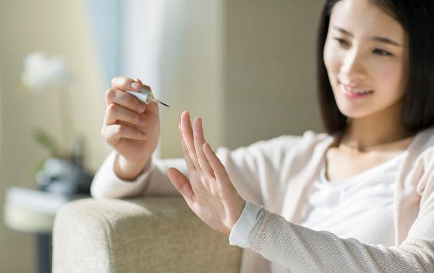 指甲油怎么涂不易掉?怎么涂指甲油好看而且不易掉