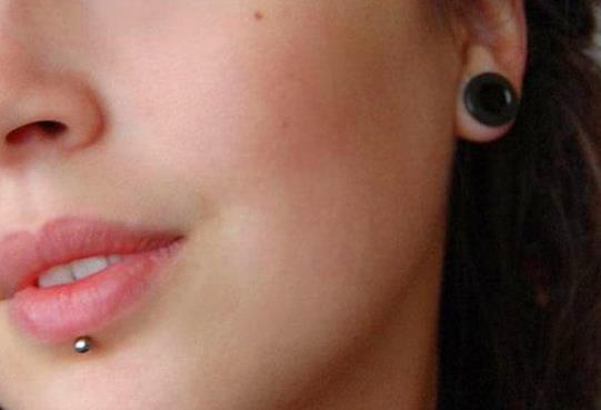 唇釘不戴了會自己愈合嗎?打唇釘有哪些方式?