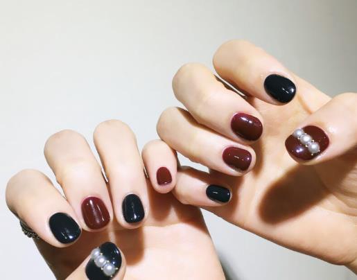 美甲貼紙能封磨砂封層嗎?美甲做延長好還是貼甲片好