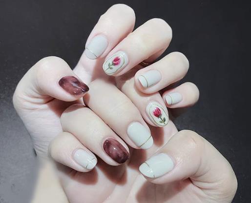 美甲貼紙能封磨砂封層嗎?美甲做延長好還是貼甲片好