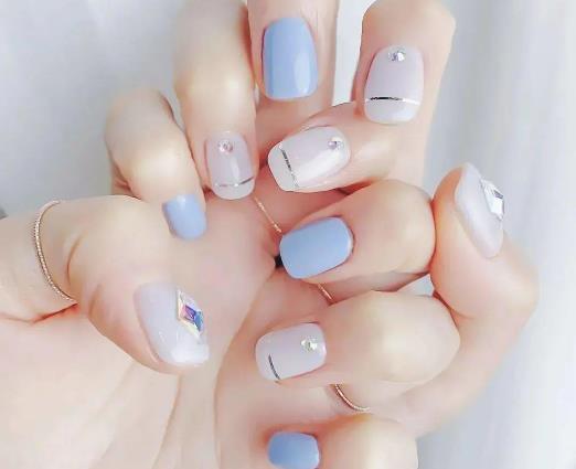 做的美甲乳白色發(fā)黃了怎么辦?美甲店可以做穿戴甲嗎