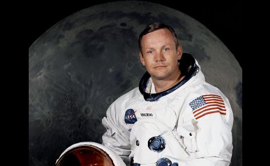 世界上最早踏上月球的人 尼爾·阿姆斯特朗1966年登月