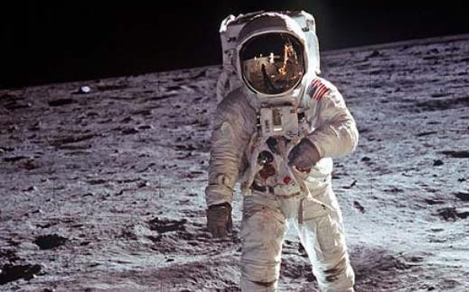 世界上最早踏上月球的人 尼爾·阿姆斯特朗1966年登月