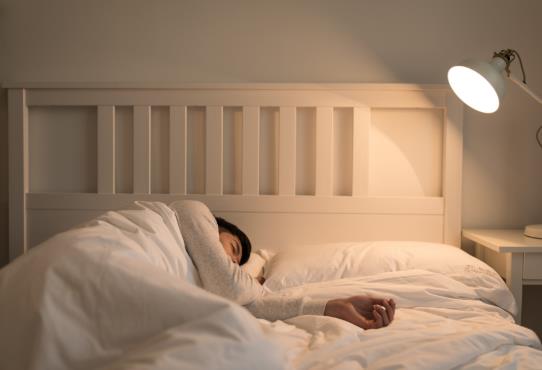 ��ʲô�°�ҹ���˾�˯�����ˣ���˯���׵�������������ί�