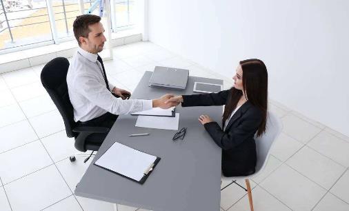 面試時(shí)三方面著手 巧妙回答主考官最后問題