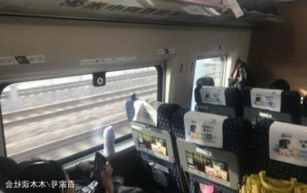 大媽高鐵午休被頭上的“腳臭”熏醒,怒找其理論,竟是兩位美女