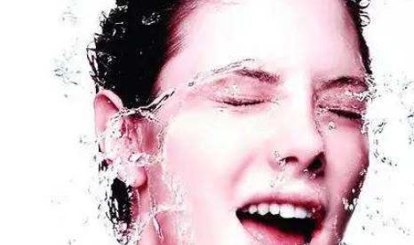 男生在青春期時長青春痘很常見 這些日常護膚要做好