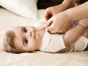 寶寶衣服上油漬怎么洗?寶寶衣服上奶漬怎么洗