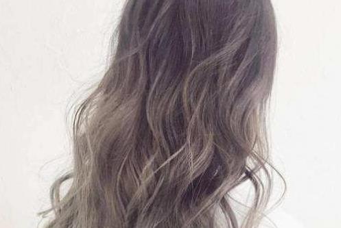 染什么顏色不會褪成黃色?染完頭后洗頭發掉色是掉淺還是掉深