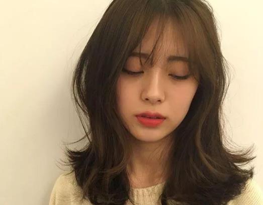 頭發軟化焦了如何補救?拉直不到一年可以燙發嗎?