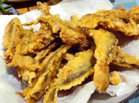 油炸魚(yú)怎樣不粘鍋不爛?小干魚(yú)怎么炸才酥脆