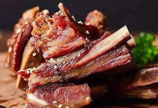 如何熏臘肉才好吃?鹽腌的臘肉要洗掉鹽后晾曬嗎