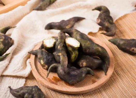 菱角怎么剝開吃?煮菱角的時(shí)候要放鹽嗎