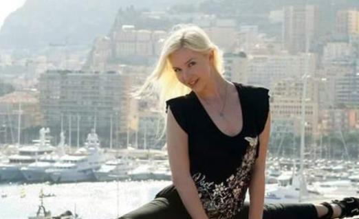 世界上最軟的人 俄羅斯美女Zlata4歲時就能完成身體重疊