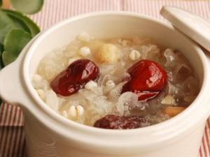 吃銀耳有什么好處?銀耳的營養(yǎng)價值和食療功效