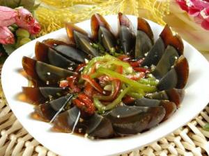 吃皮蛋有什么好處？怎么做好吃？松花蛋的營養價值