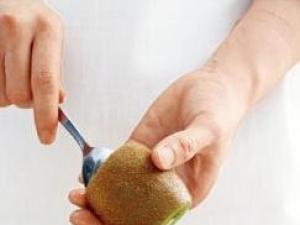 獼猴桃怎么去皮?獼猴桃去皮方法,獼猴桃去皮妙招