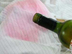 如何去除葡萄酒漬?衣服上的紅葡萄酒漬怎么洗