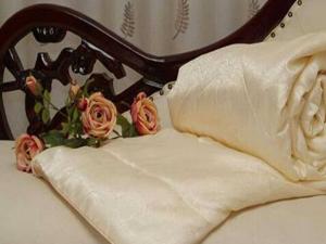 蠶絲被如何清潔保養(yǎng)?蠶絲被的好處