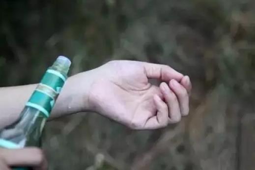 花露水過期了有毒嗎?花露水噴在電風(fēng)扇上有什么作用?