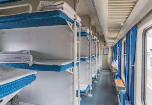 臥鋪不換票怎么叫醒?冬天做硬臥要帶厚外套嗎