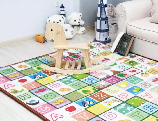 1厘米的爬行墊摔倒會疼嗎?爬行墊是厚的好還是薄的好