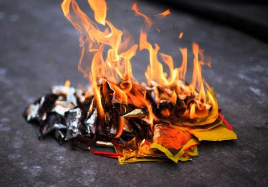 七月十五在外地怎么燒紙?七月十五燒紙是提前還是當天呢?