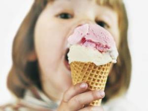 寶寶能吃冷飲嗎?寶寶夏季吃冷飲有哪些危害