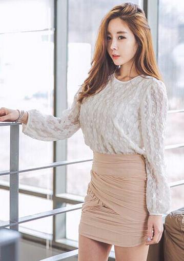 天氣回暖,女人胸大穿什么衣服好看?大胸女生如何巧穿衣變小胸