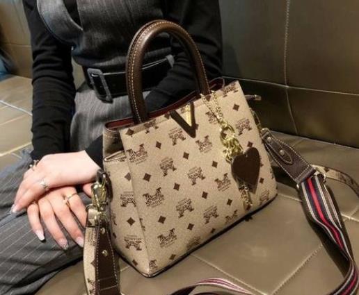 LV官網顯示無庫存還能買到嗎?lv達芙妮小號多少錢