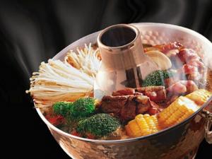 不蘸醬只涮火鍋熱量居然破千-怎么吃火鍋才健康?