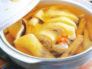 吃雞肉還是喝雞湯?雞肉雞湯哪個(gè)營(yíng)養(yǎng)價(jià)值高