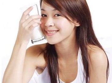 怎樣減少電腦輻射的危害？午飯后喝酸奶減少電腦輻射