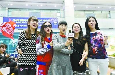 郜林妻子、張琳芃妻子、鄭智妻子、孫祥妻子、馮瀟霆妻子(從左至右)