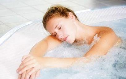 洗澡時(shí)突然暈倒怎么急救?洗澡暈塘的急救與預(yù)防