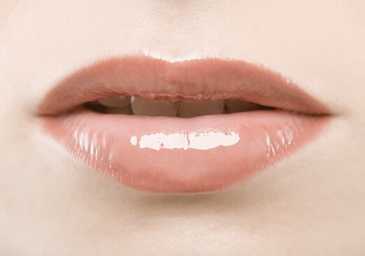 嘴唇發白是什么原因？嘴唇發白怎么辦？