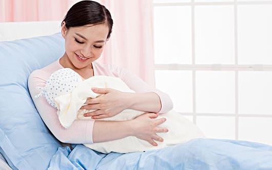 高齡產(chǎn)婦坐月子要注意什么?