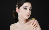 護膚時輕輕拍臉有助于瘦臉！