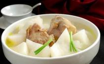 喉嚨疼痛怎么辦？吃點生梨補充水分