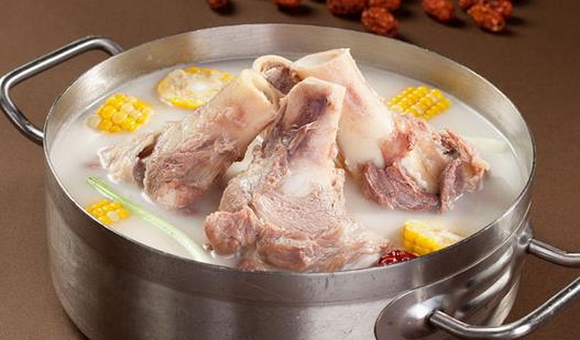 喝骨頭湯能否促進(jìn)骨折愈合?骨折吃什么好?