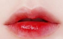 如何讓唇部變得水潤亮澤